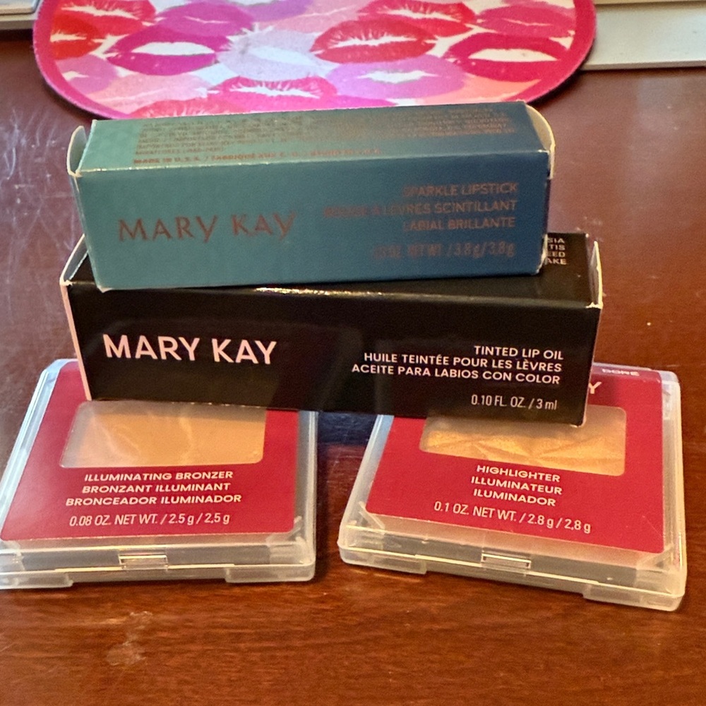 Mary Kay Combo!  One Tinted Lip Oil, Sparkle Lipstick, Bronzer and Highlighter!!